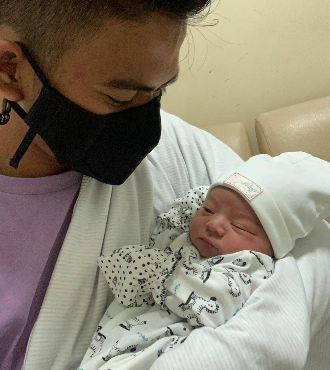 Istri Rizky 2R Lahiran Anak Pertama Dalam Keadaan Positif Covid-19