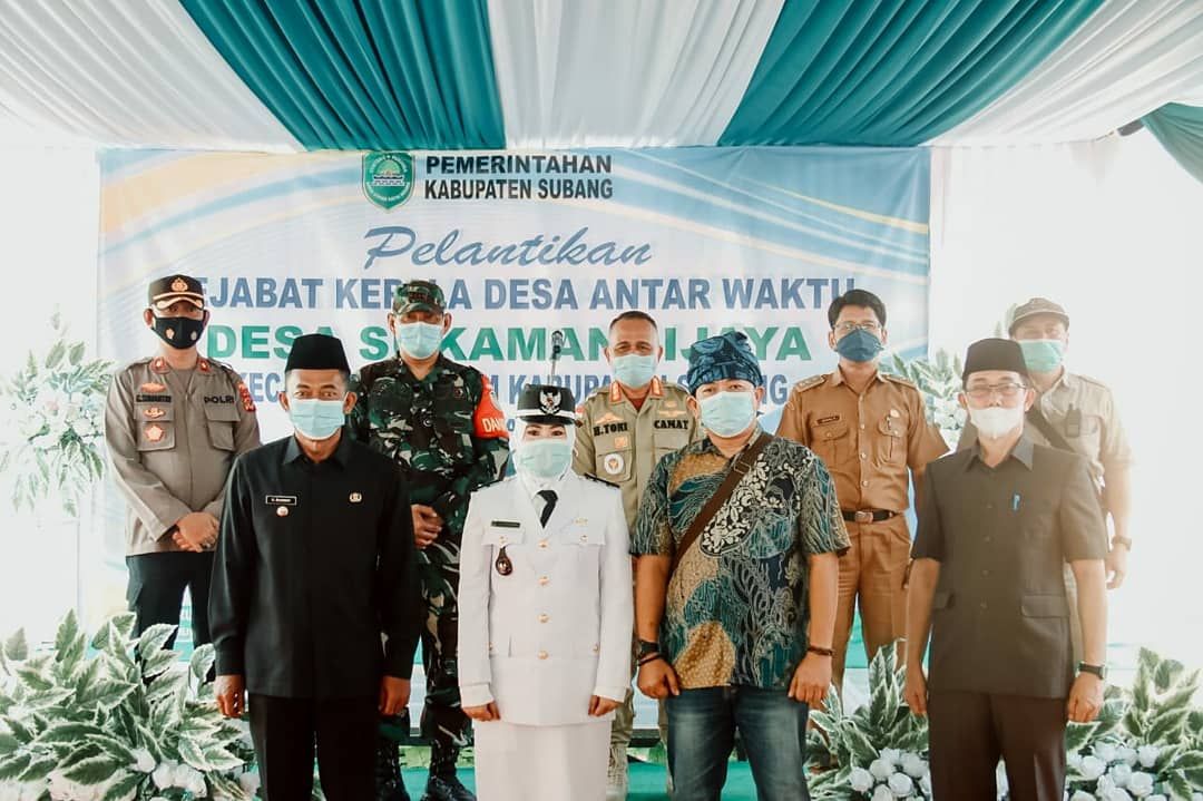 Bupati Subang lantik Pj. PAW Kades Sukamandijaya disaksikan Muspika Ciasem, Senin 12 April 2021.