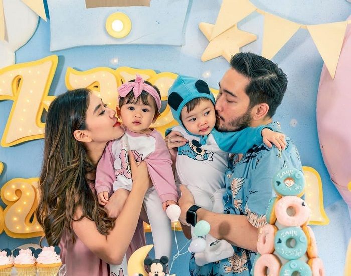 Menggemaskan Intip Gaya Si Kembar  Zayn dan Zunaira Anak  