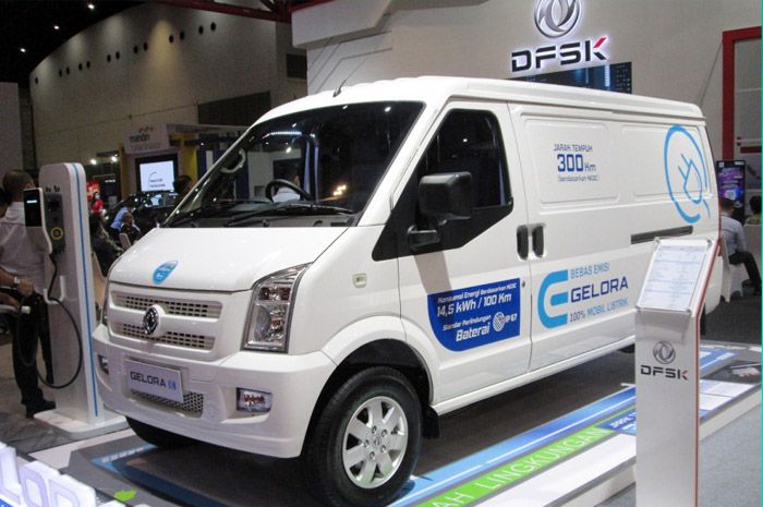 DFSK Gelora E, mobil van elektrik pertama di indonesia dengan biaya operasional sepertiga kali lebih rendah dibanding kendaraan komersial biasa.