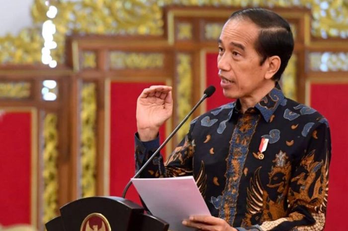 Presiden Jokowi membuka pameran industri otomotif IIMS Hybrid Tahun 2021 secara daring dan luring terbatas di Istana Negara.