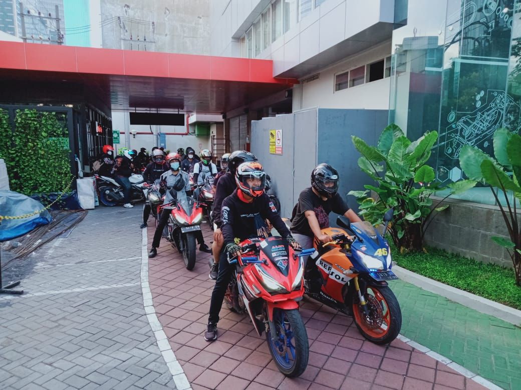 Start riding dari MPM Bikers Cafe Surabaya