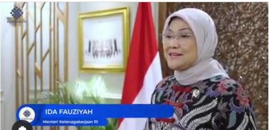 Menaker Ida Fauziah sedang meluncurkan posko THR 2021.