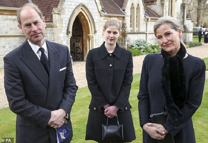 Louise bersama Pangeran Edward dan Countess of Wessex Sophie/Olah foto PA DailyMail