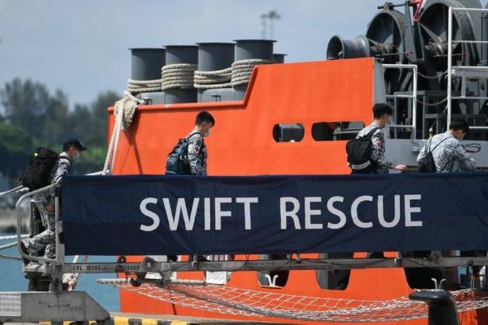 Sejumlah awak MV Swift Rescue yang ikut dalam operasi pencarian kapal selam KRI Nanggala 402./Facebook/@ngenghen