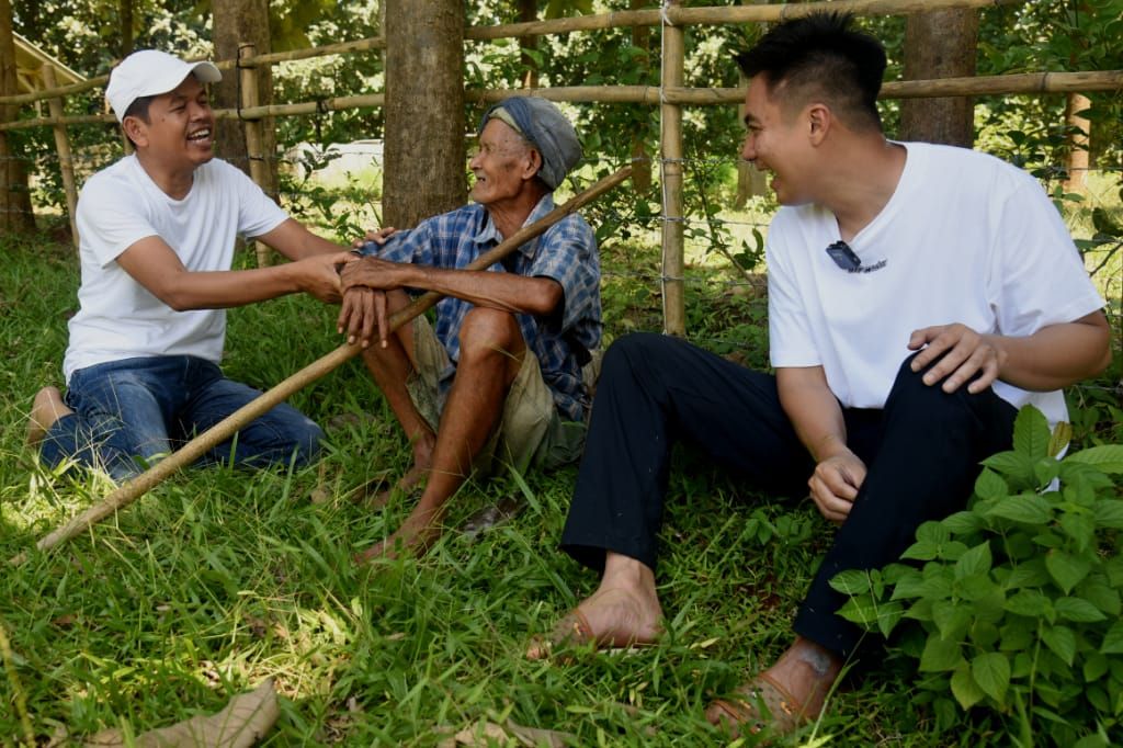 Bertemu Dedi Mulyadi (kiri), Baim Wong (paling kanan)diberi ide untuk membangun pesantren berbasis pertanian dan peternakan./dok.Dedi Mulyadi