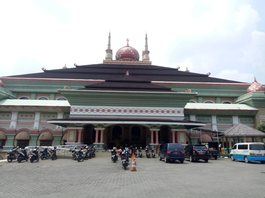 Masjid Raya Al-Bantani, di Kawasan Pusat Pemerintahan Provinsi Banten (KP3B), Kota Serang.*