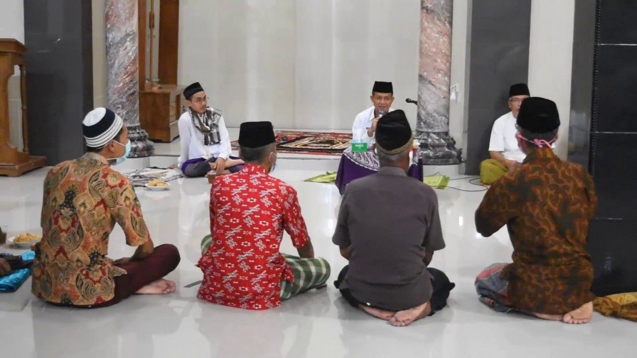 Sebutkan empat contoh sikap yang sesuai dengan pengamalan sila pertama pancasila