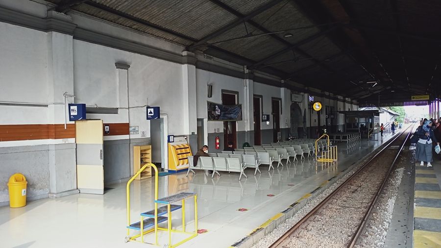 Stasiun Cimahi dan WC dalam peron, April 2021