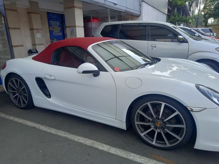 Mobil Porsche Boxster yang sempat viral karena terobos jalur TransJakarta