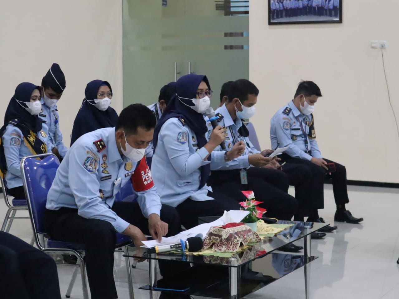Para pegawai Rudenim Makassar terlihat mengikuti Desk Evaluasi menuju WBK, Selasa (27/4/2021)