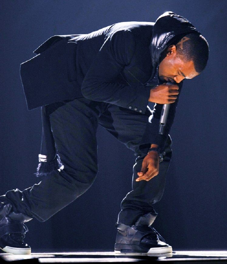 Dokumentasi foto Kanye West saat tampil pada Penghargaan Grammy ke 50 tahun, di Los Angeles, AS (10/022008).