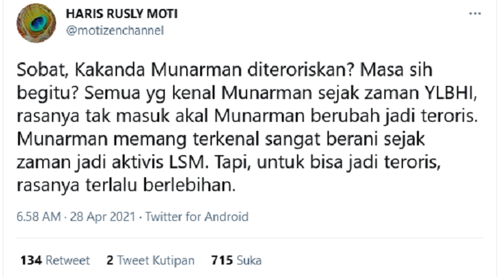 Haris Rusly Moti di akun twitter menilai penangkapan terhadap Munarman berlebihan, 