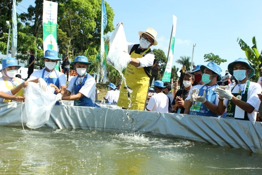  Budidaya  ikan perdana ditandai penebaran benih ikan di 60 kolam bioflok yang khusus  dibangun untuk Peserta PIM di PSDKP WS Ciherang – Cianjur, Selasa, 27 April 2021.
