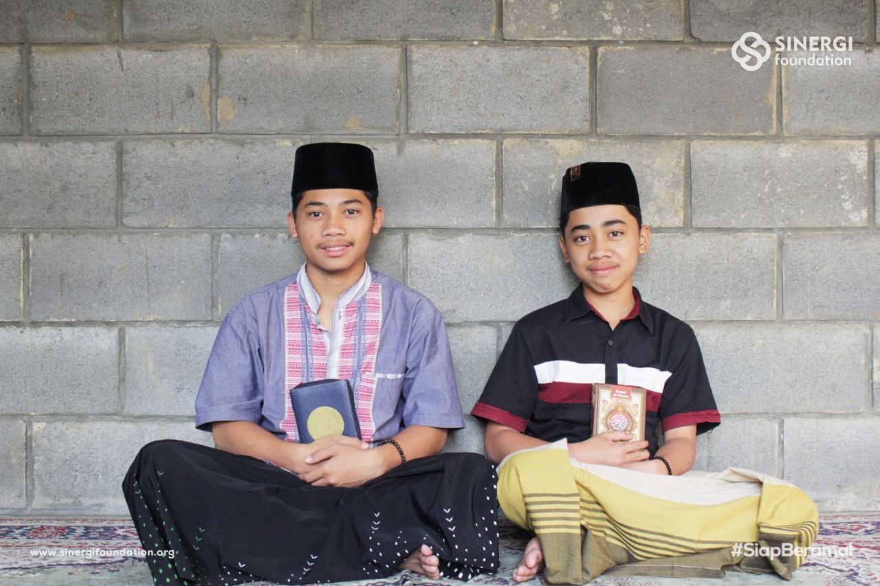Salman dan Hanafi, santri peserta Pesantren Ramadan yang digelar Sinergi Foundation./dok.Sinergi Foundation