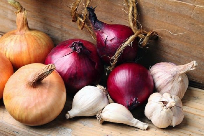 Onion-and-garlic//vegkitchen.com