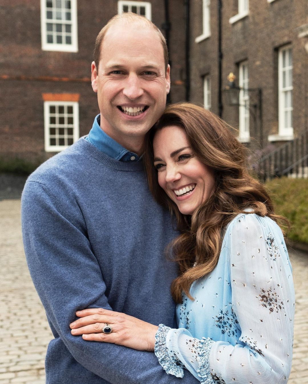 Foto mesra Pangeran William dan Kate Middleton di peryaan 10 tahun pernikahan mereka.