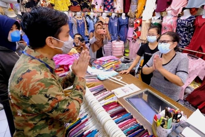 Warga Solo Jadi Korban Pungli Zakat, <a href='https://manado.tribunnews.com/tag/gibran' title='Gibran'>Gibran</a> Keliling Minta Maaf dan  Kembalikan Uangnya - Serang News