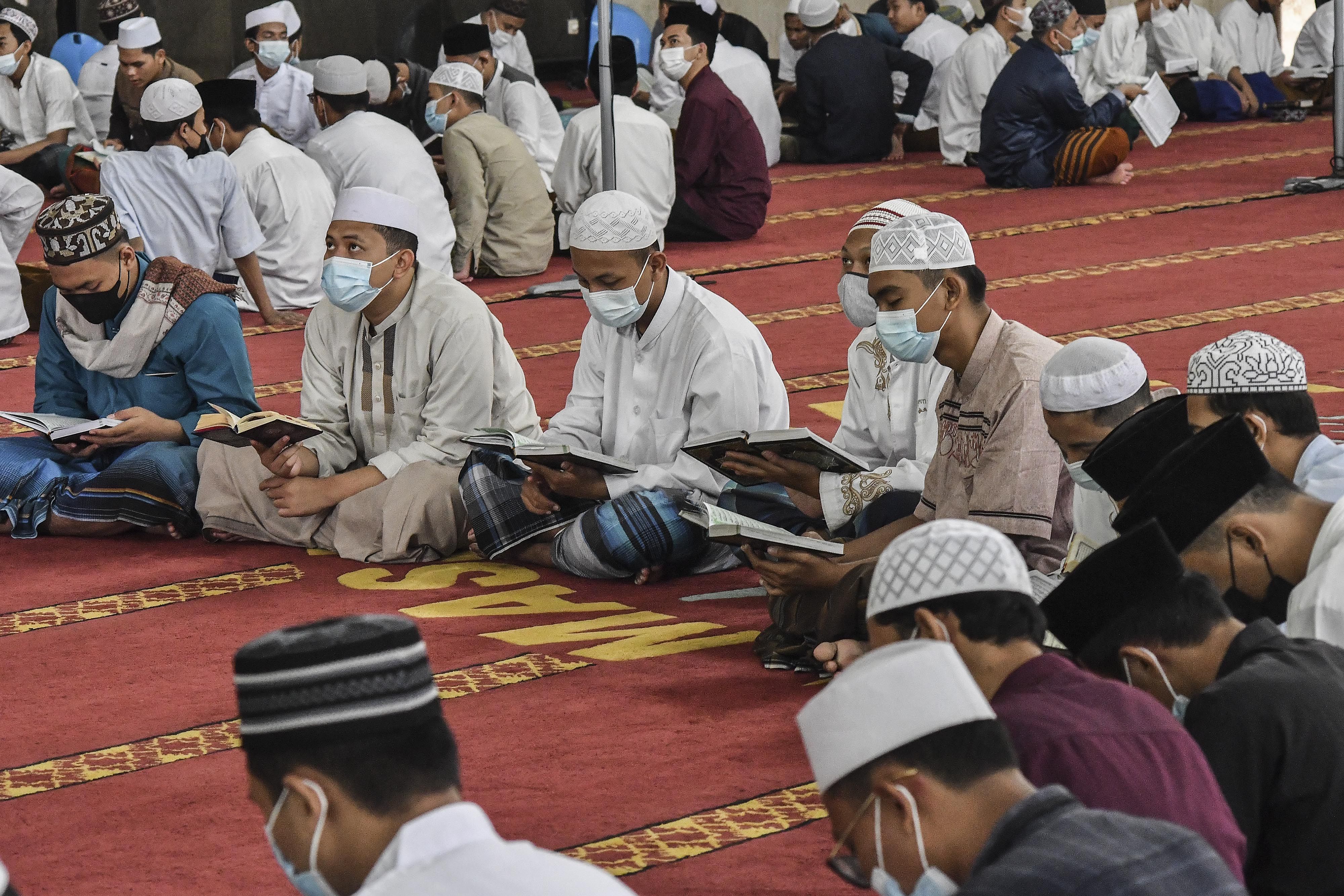 Inilah Bacaan Niat I'tikaf Di Masjid, Lengkap dengan Artinya Dalam Bahasa  Indonesia - Portal Pati