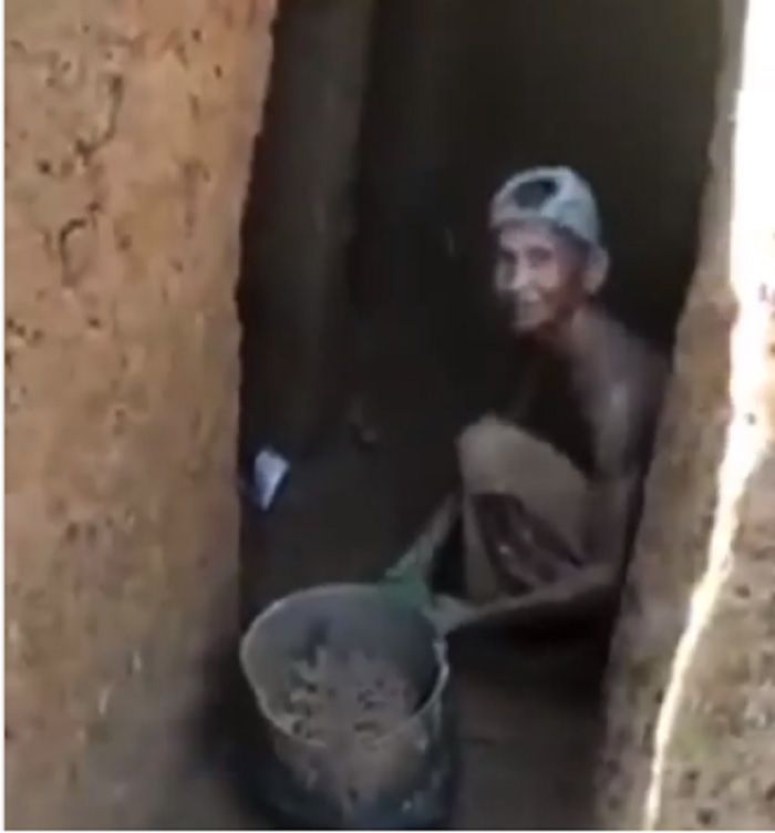 Kakek di Bone, Sulawesi Selatan membangun rumah bawah tanah seorang diri.
