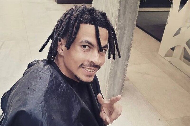 Dele Alli dengan gaya rambut barunya.
