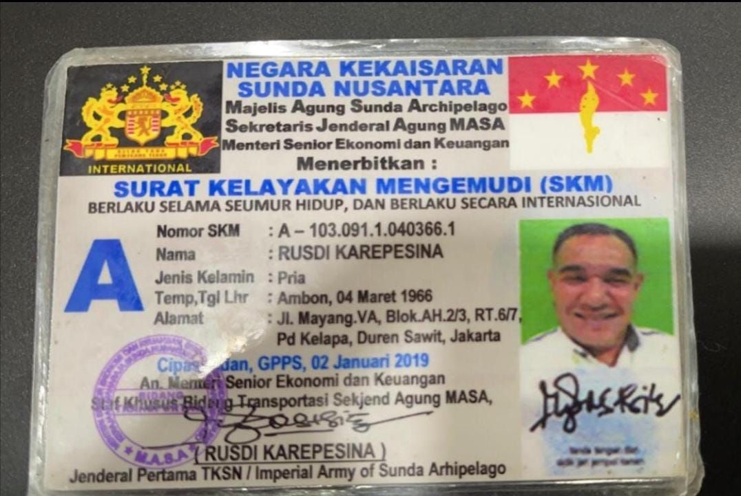 SIM tidak resmi milik pengemudi Pajero yang diterbitkan Kekaisaran Sunda Nusantara