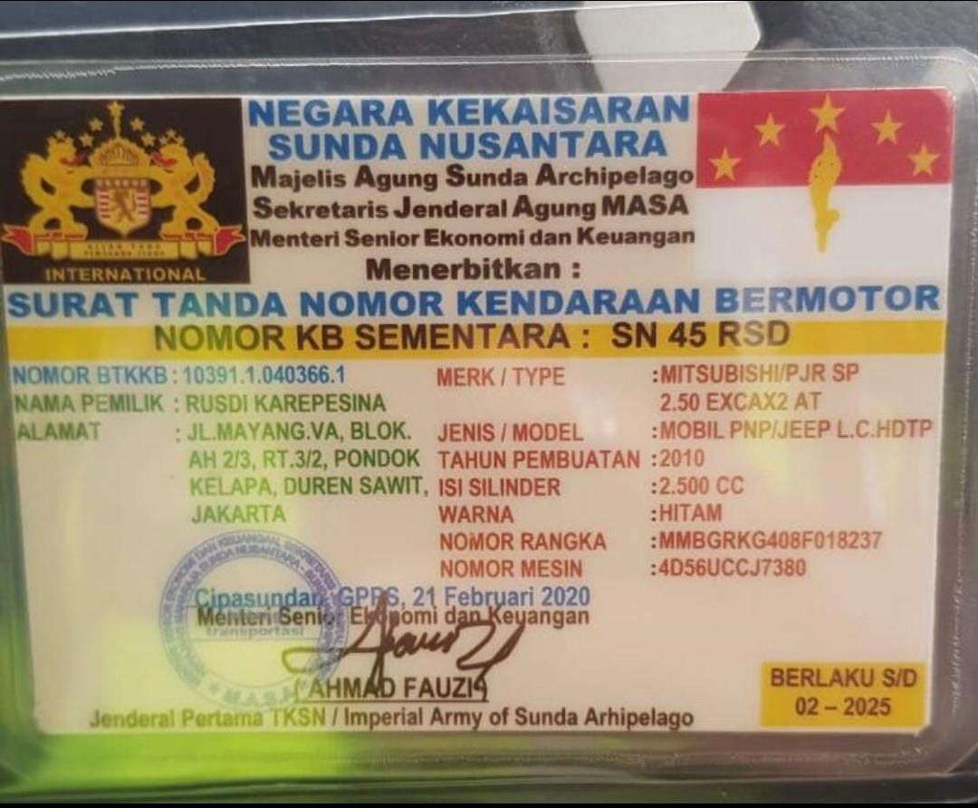 STNK tidak resmi milik pengemudi Pajero yang diterbitkan Kekaisaran Sunda Nusantara