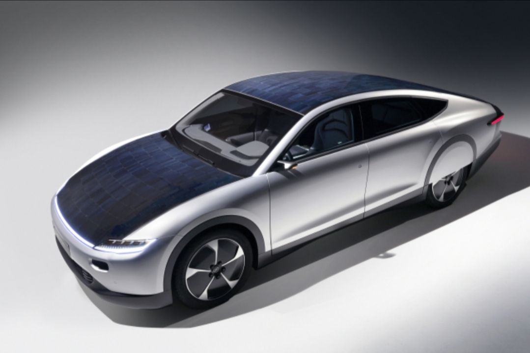 Mobil listrik tenaga surya Lightyear One