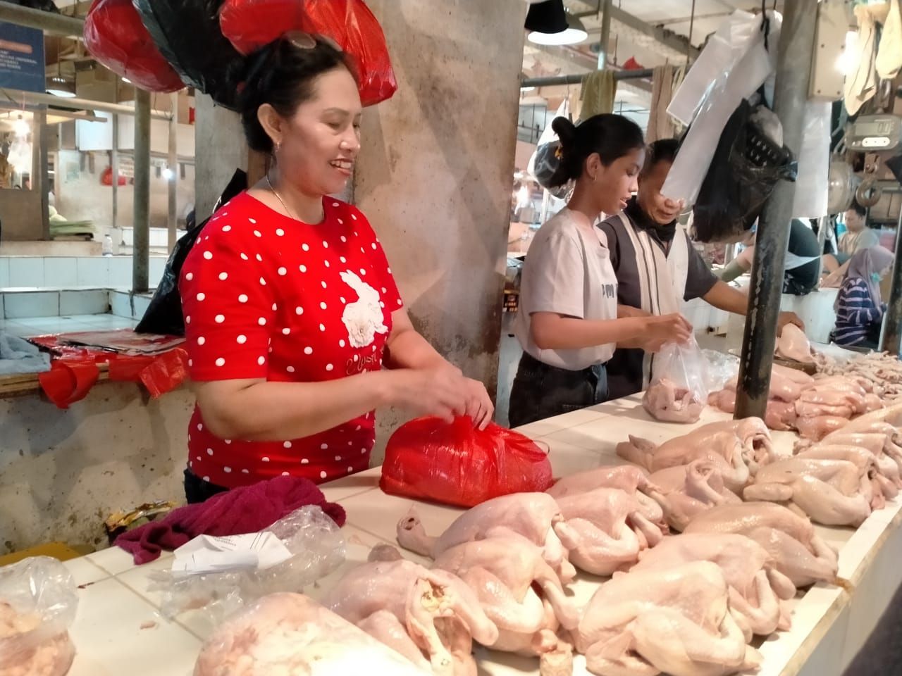 Harga Daging Ayam Normal di Jakarta Jelang Lebaran 2021, Harga Rp35.000 per  Kg - Pikiran-Rakyat.com