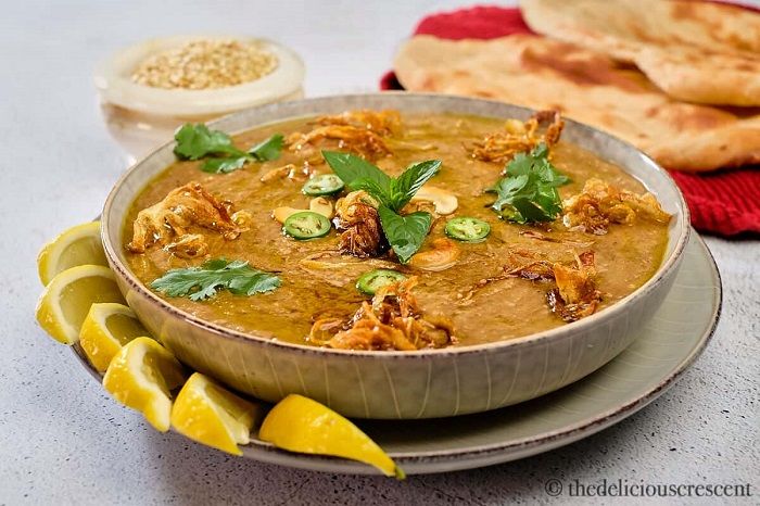 Hyderabad Haleem//thedeliciouscressent.com