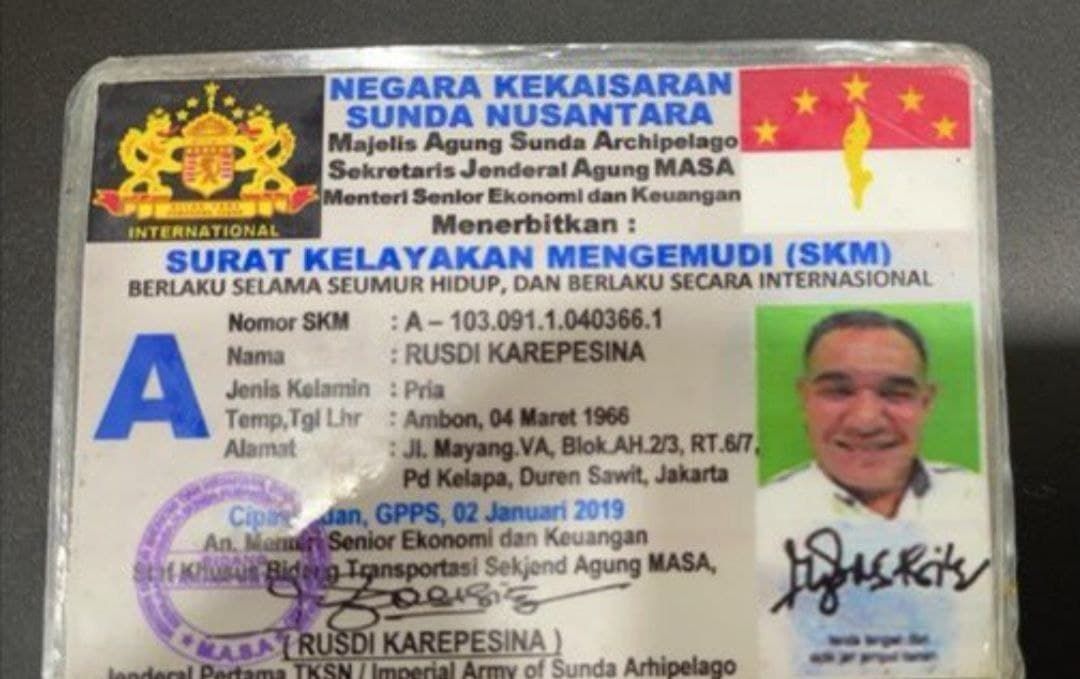SIM RK, pengemudi yang mengaku jendral di Negara Kekaisaran Sunda Nusantara. *