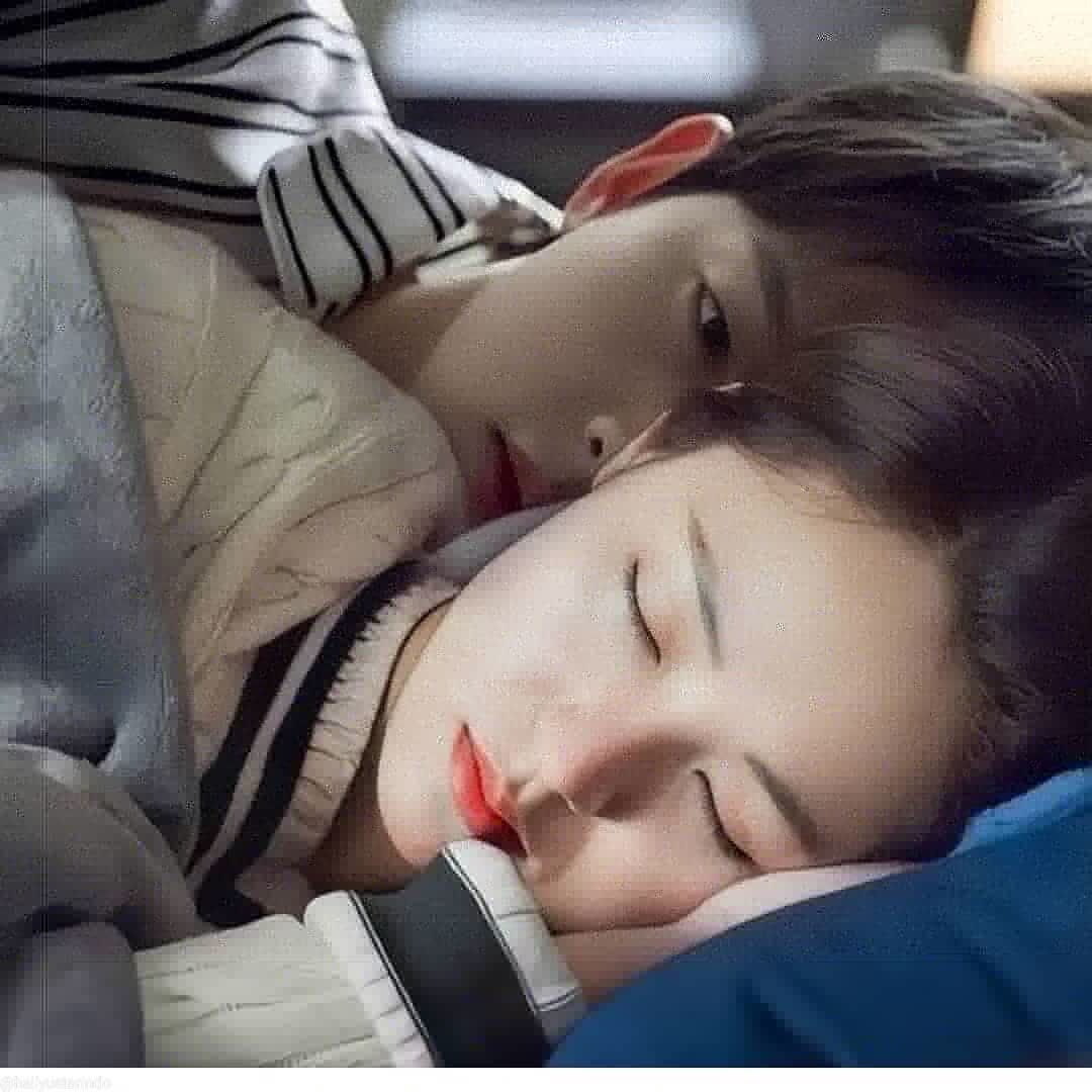 Jeon Yeo Bin Diedit Bak Pasangan Suami Istri Sedang Tidur