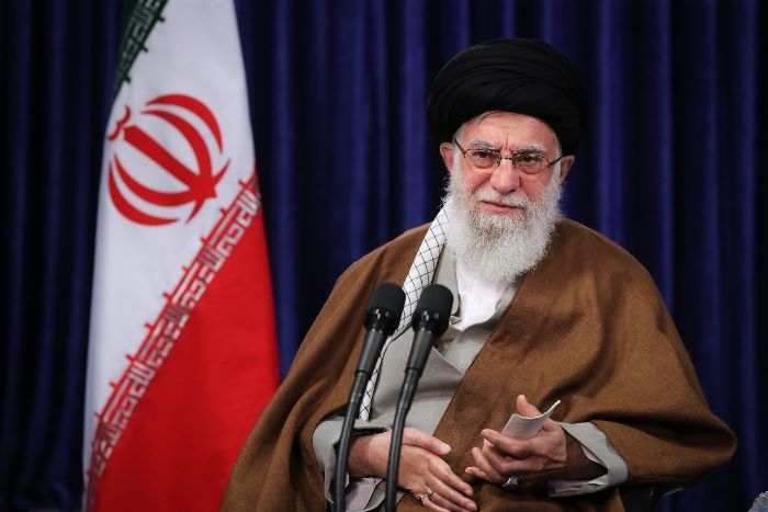 Ayatullah Ali Khamenei, pemimpin kharismatik Iran yang mendukung perlawanan terhadap Israel