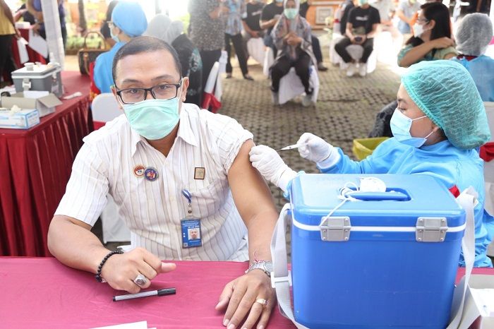Kementerian Hukum dan HAM Bali menggelar vaksinasi tahap II yang bekerja sama dengan Dinas Kesehatan Provinsi Bali pada Jumat 7 Mei 2021.