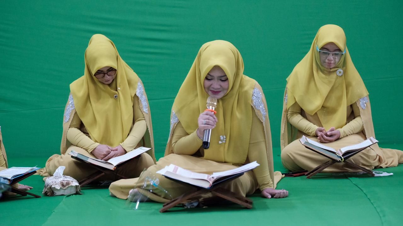 Suasana PIKK PLN UIW Sulselrabar melakukan Kegiatan pengajian mengkhatam Al-Quran di Bulan Ramadan.
