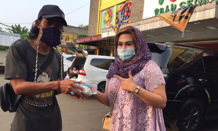 Peduli Sesama, Makeup Artis yang Tergabung Dalam MUA Community Jakarta Selatan Berbagi Takjil Gratis