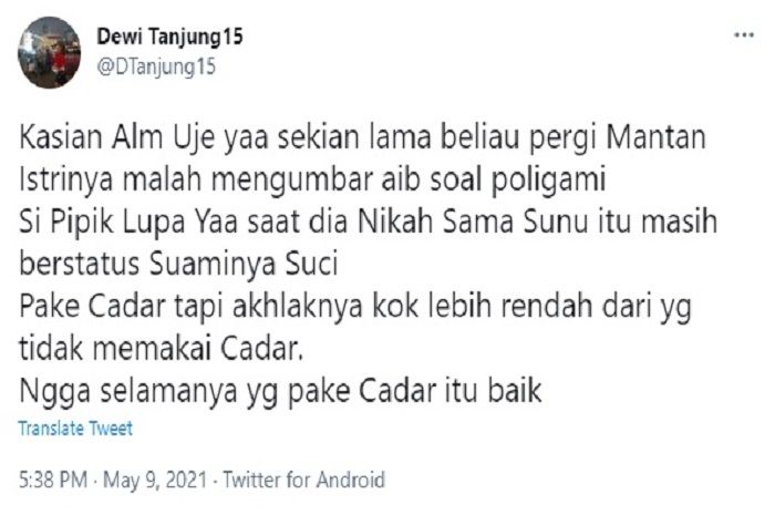 Sindiran Dewi Tanjung untuk Umi Pipik.