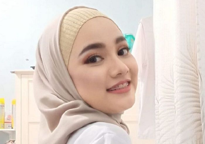 gaya hijab wajah kotak