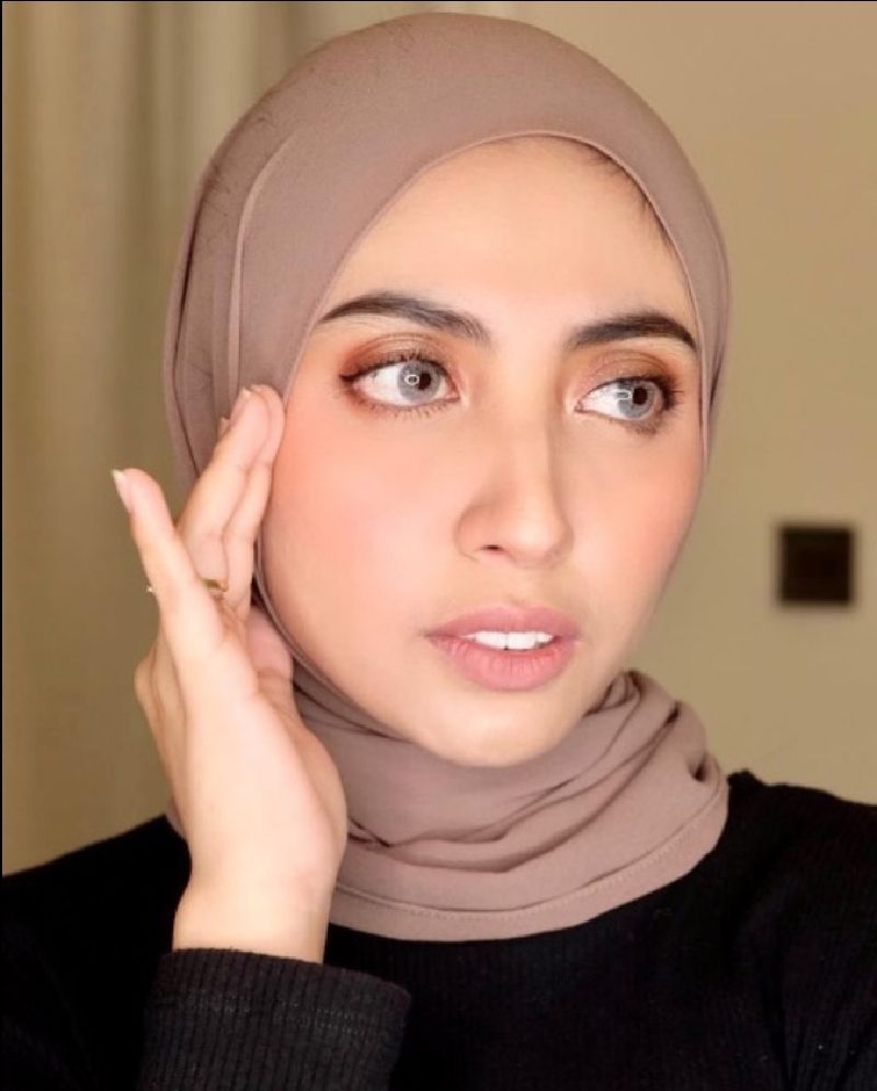 Contoh Gaya Hijab Wajah Oval/Instagram/@vickyalaydrus
