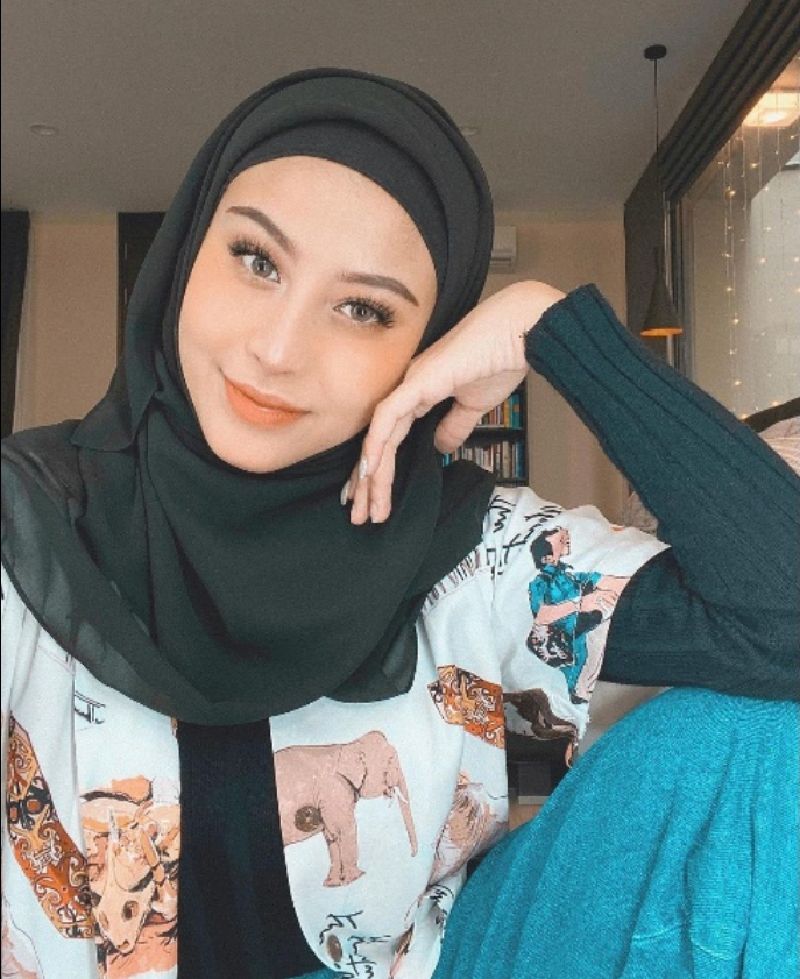 Gaya Hijab Wajah Segi Empat/Instagram/@awkarin