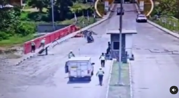 video viral pemudik lewati blokade polisi