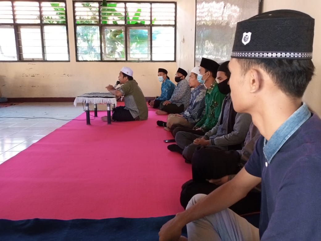Dewan guru SMK Al Amin saat mengikuti kegiatan Pesantren Kilat.