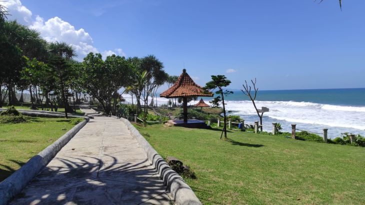 Objek wisata Pantai Batu Hiu Pangandaran pada masa libur Lebaran 2021 akan siap menerima wisatawan.
