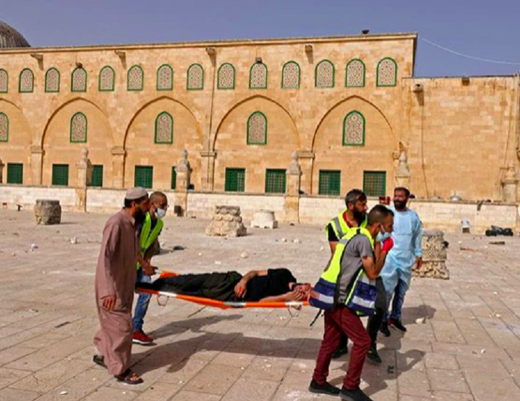 Puluhan warga menjadi korban serangan Israel ke Masjidi Al Aqsa