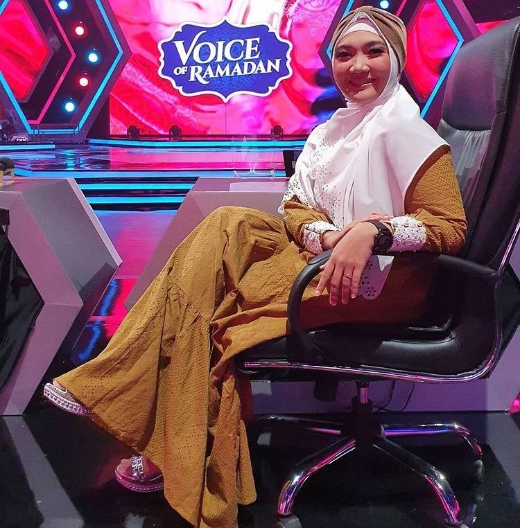 Sulis menjadi salah satu juri di program Voice of Ramadan GTV
