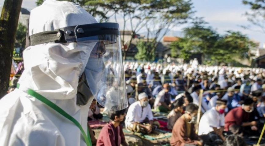 Jam Berapa Sholat Ied Dimulai Simak Tata Cara Sholat Idul Fitri Dari Niat Takbir Hingga Khutbah Berita Kbb