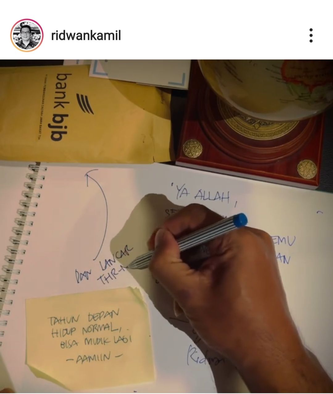 Gubernur Jawa Barat Ridwan Kamil menuliskan doa di hari terakhir bulan Ramadan