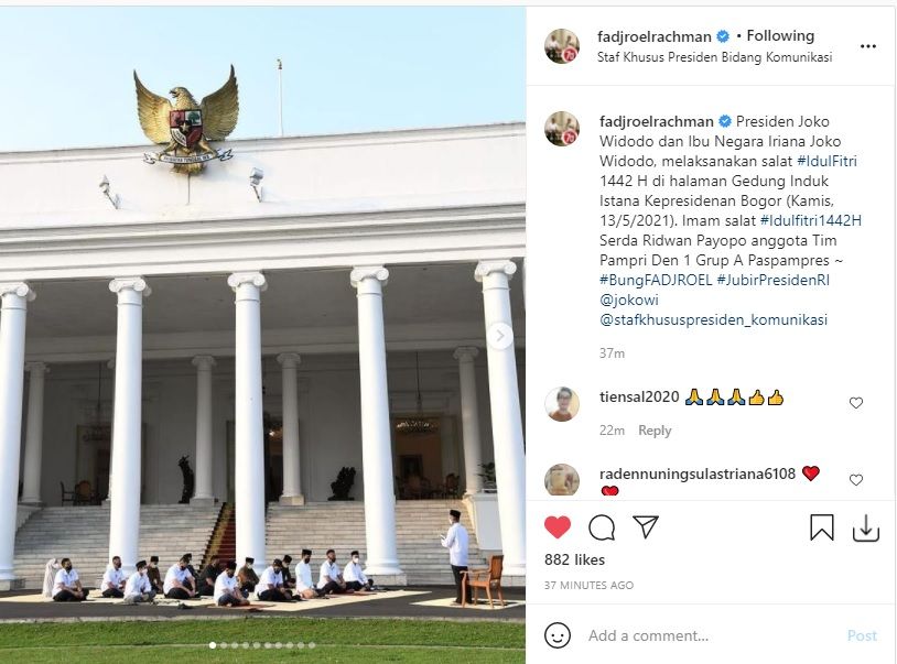 Presiden Jokowi memilih untuk sholat Hari Raya Idul Fitri di halaman Istana Kepresidenan Bogor pada Kamis 13 Mei 2021 pagi.