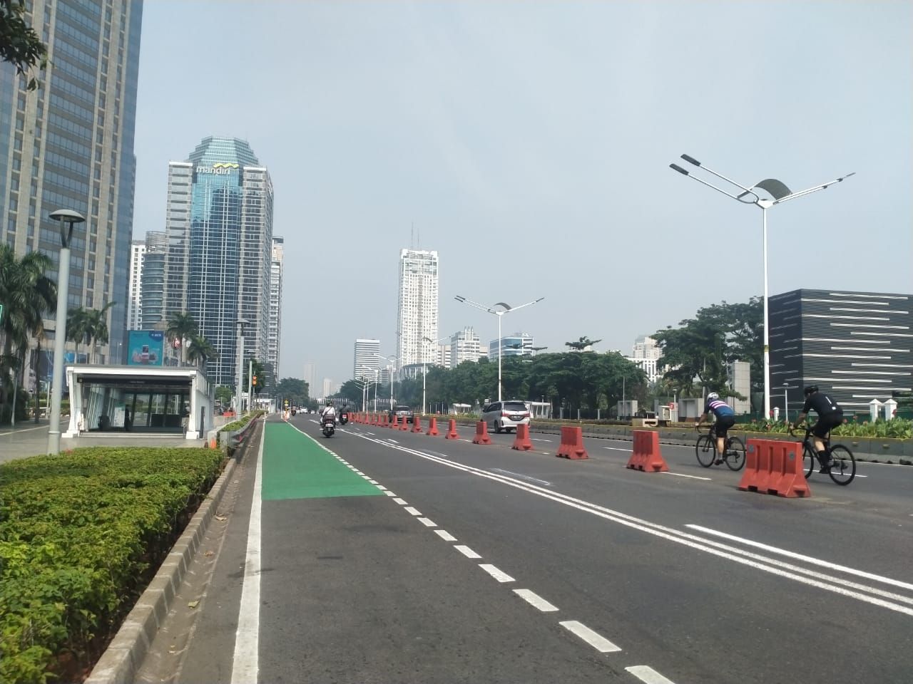 Jalan Sudirman Jakarta saat lebaran 2021