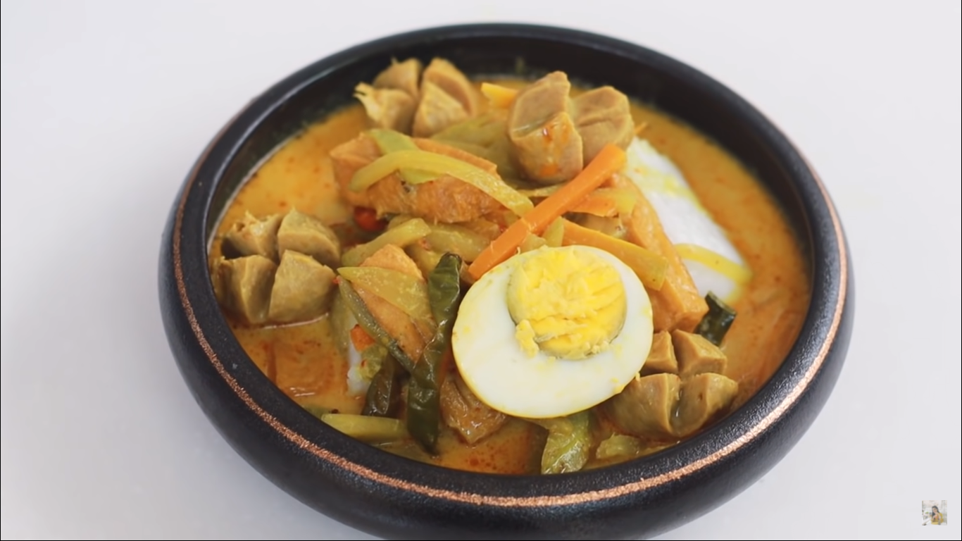 Berikut enam tips mencegah kolesterol dan berat badan naik akibat sering makan makanan bersantan dan lemak.